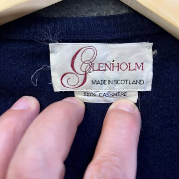 Vintage Scottish Cashmere V-Neck Sweater Men’s Medium - Picture 3 of 8